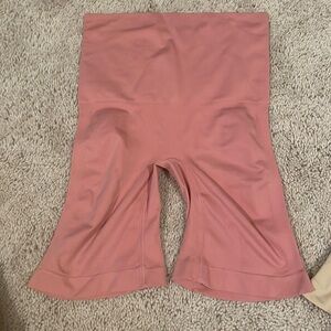 Stretchy shorts beautiful salmon color!